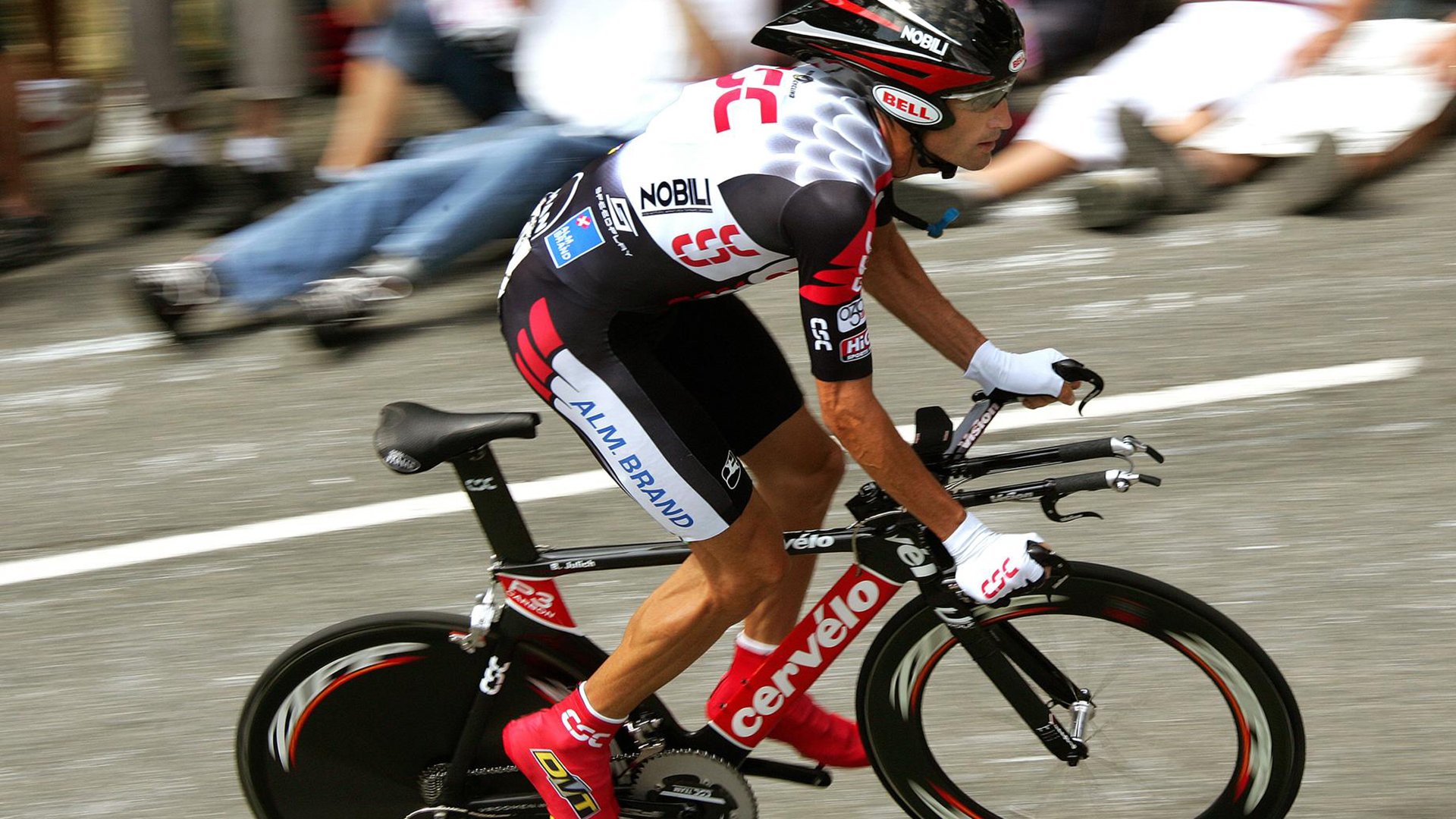 利物浦在英超中表现稳定，锁定季后赛席位，利物浦英超集锦